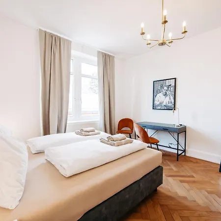 Elegante Altbauwohnung Am Bregenz
