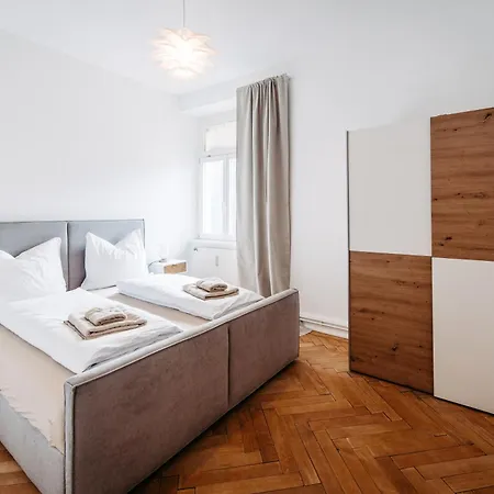 Elegante Altbauwohnung Am Lejlighed *