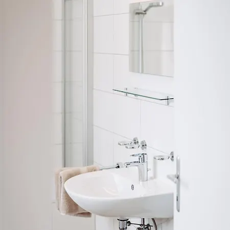Elegante Altbauwohnung Am Lejlighed *