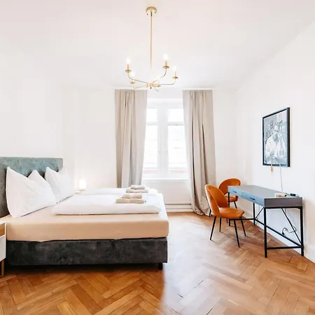 Elegante Altbauwohnung Am *
