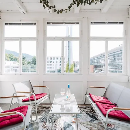 Elegante Altbauwohnung Am Bregenz