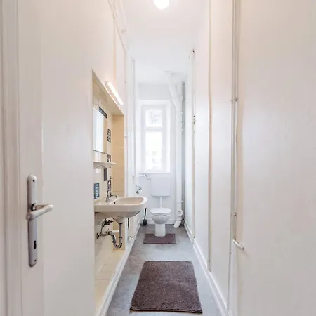 Elegante Altbauwohnung Am Bregenz